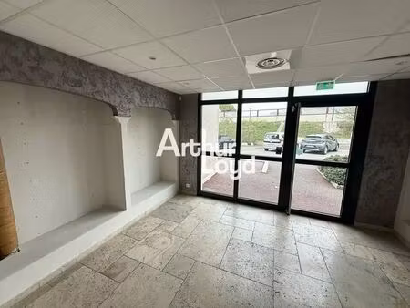 location commerce puget sur argens 83480 157m²