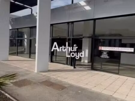 location commerce 1 035 m²