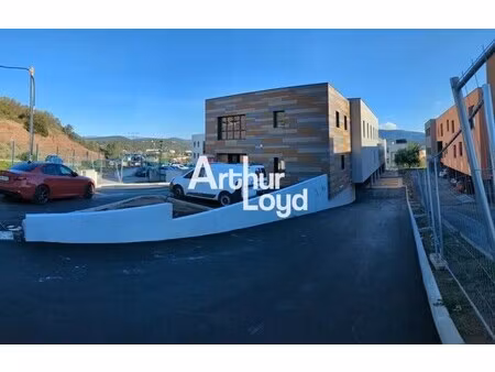 location local d'activités 471 m²