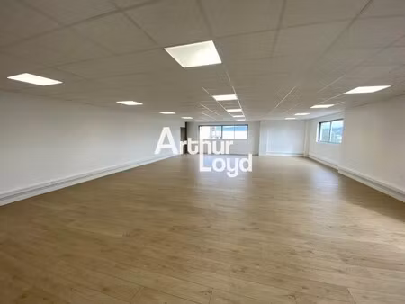 location local d'activités 65 m² à 155 m²