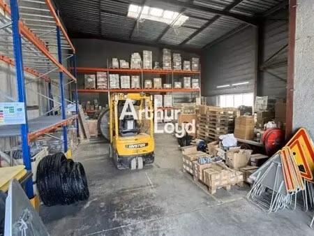 location local d'activités 298 m²