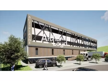 location local d'activités 2 424 m²