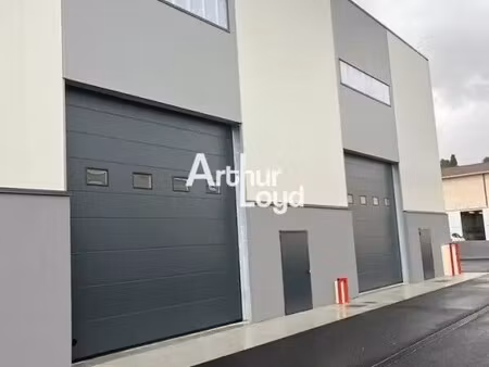 location local d'activités 256 m²