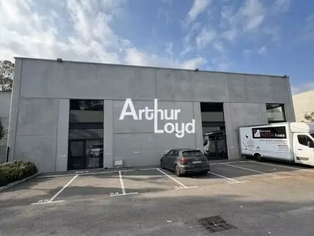 location local d'activités 476 m²