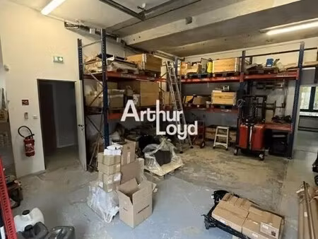 location local d'activités 416 m²