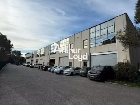 location local d'activités 2 600 m²