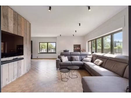 vernieuwde gezinswoning met tuin en dubbele garage te herk-de-stad