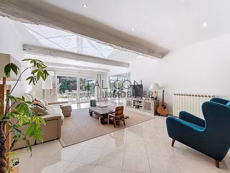 location meublée maison 7 pièces 206.38 m² à falicon (06950)  2 950 €