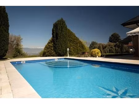 propriété d'architecte à archamps — piscine chauffée