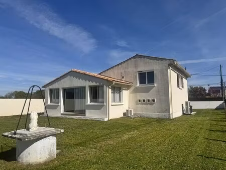 maison individuelle avec grand hangar