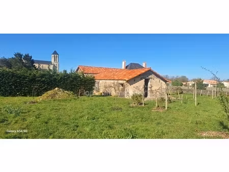 corps de ferme en pierre 215 m² – toitures neuves – terrain 1 712 m² à st-julien-des-lande