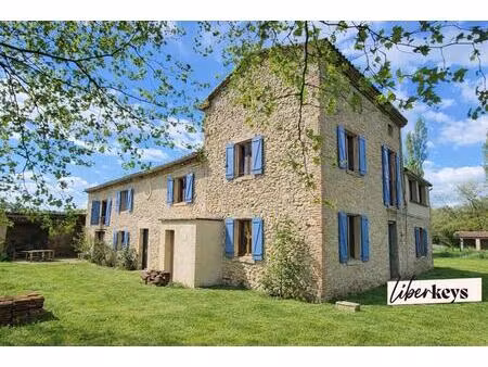 bastide du xixe siècle – 300 m² habitables – dépendances 200 m2 – 3 5 hectares – fort pote