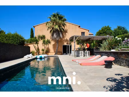 rare authentique mas provençal rénovée avec piscine et jar