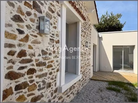 maison sablaise très lumineuse de 94m2 habitable  entièrement rénovée avec goût et matéria