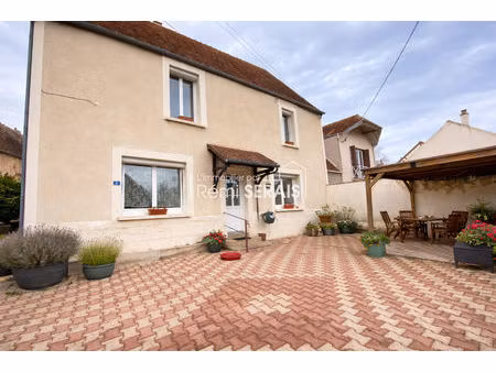 à saisir à nonant-le-pin : maison avec jardin  garage et dépendance