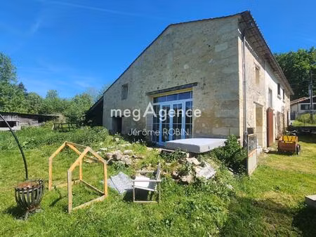 maison de caractère 200 m² avec chai à aménager et 6 800 m² de terrain