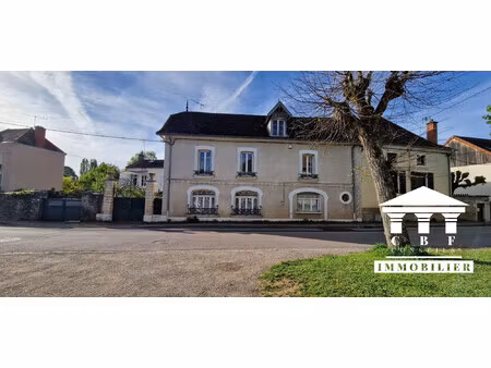 maison ancienne mitoyenne de caractere-10 pièces de 201m² avec