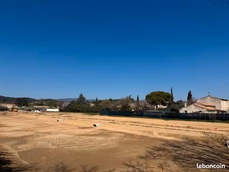 terrain 318 m² pertuis