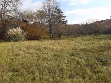 terrain 900 m² salignac