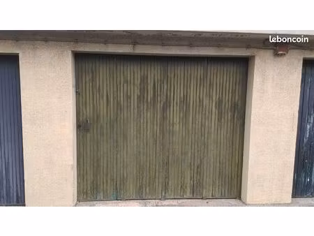 garage  box en rez de chaussée idéal pour voiture ou rangement