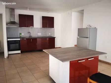 appartement t4 rénové à louer dans le village de salles-courbatiès