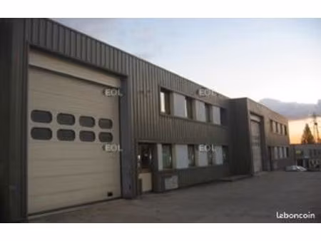 local bureaux 1 730 m²