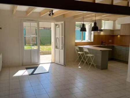 maison f'  libre de suite