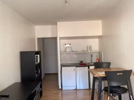 a louer  studio meublé  marseille vieux port