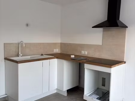 beau t2 récent avec balcon + parking – résidence sécurisée