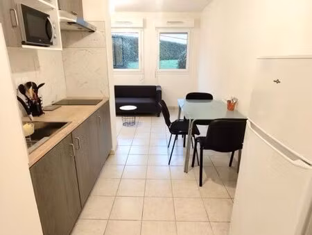 a louer grand studio bis meublé 27 m2  refait à neuf en 2026  + 1 place de parking