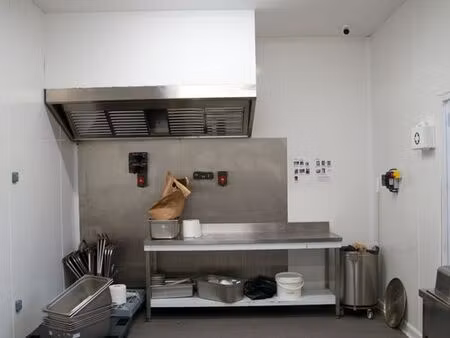 local commercial 100m2 saint denis