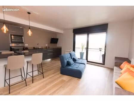 meublé standing avec balcon - palais des sports