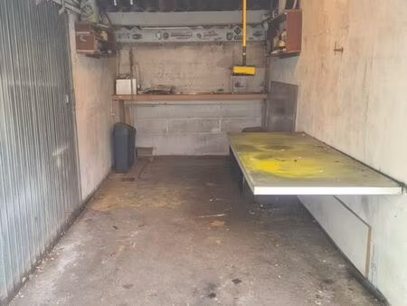 box fermé avec électricité – résidence sécurisée