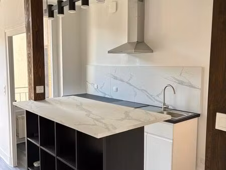 loue t3 rénové de 62m²