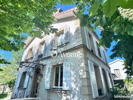 maison 7 pièces 196 m²