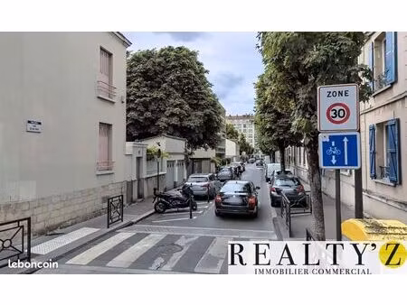 local commercial 180 m²