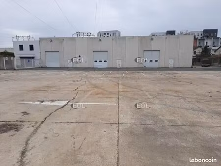 local d'activité 1 300 m²