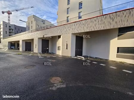 local logistique 4 092 m²