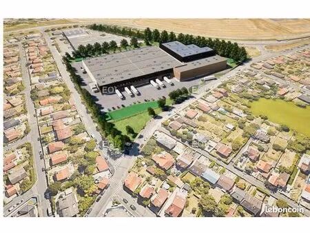 local bureaux 4 768 m²