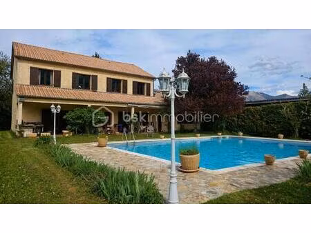 maison de 215 m² à la batie-montsaleon