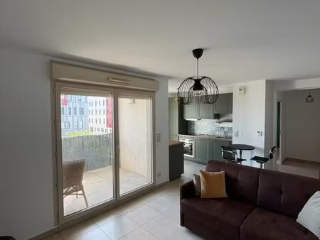 ? t2 meublé 50m² + terrasse & box fermé – les grisettes (tramway sabines)