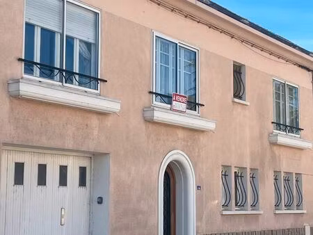 vend maison avec double garage+ jardin intérieur