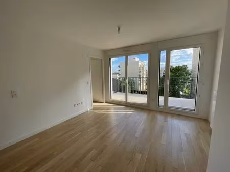 2 pieces avec balcon et parking - montrouge