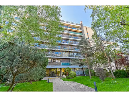 joli studio de 22m² à parc de bécon avec balcon sur jardin  cave et parking