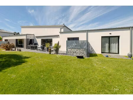 exclusivité  villa contemporaine de plain-pied de 173 m² habitable à la meziere  77 m² de 