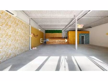 location commerce 180 m²