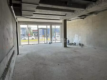 location commerce 326 m²