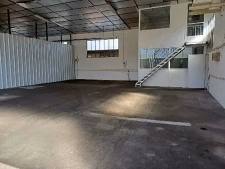 location local d'activités 150 m²