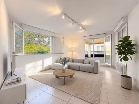 nice ouest - 2 pièces  terrasse et place de stationnement