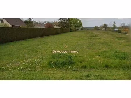 beau terrain à batir de 817 m² situé dans village calme avec écoles  accès gare (pass navi